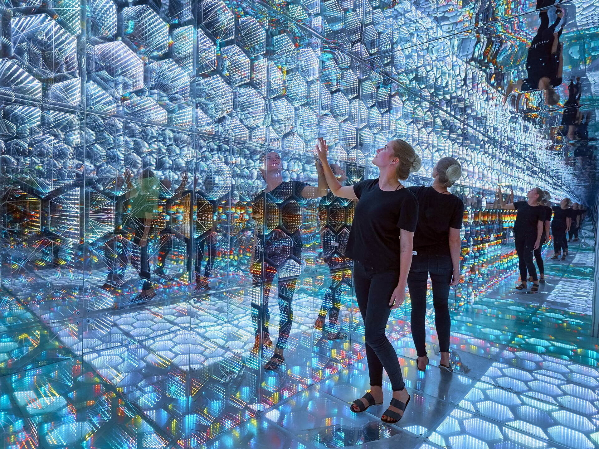Infinity V2 installation by Gabriel Pulecio